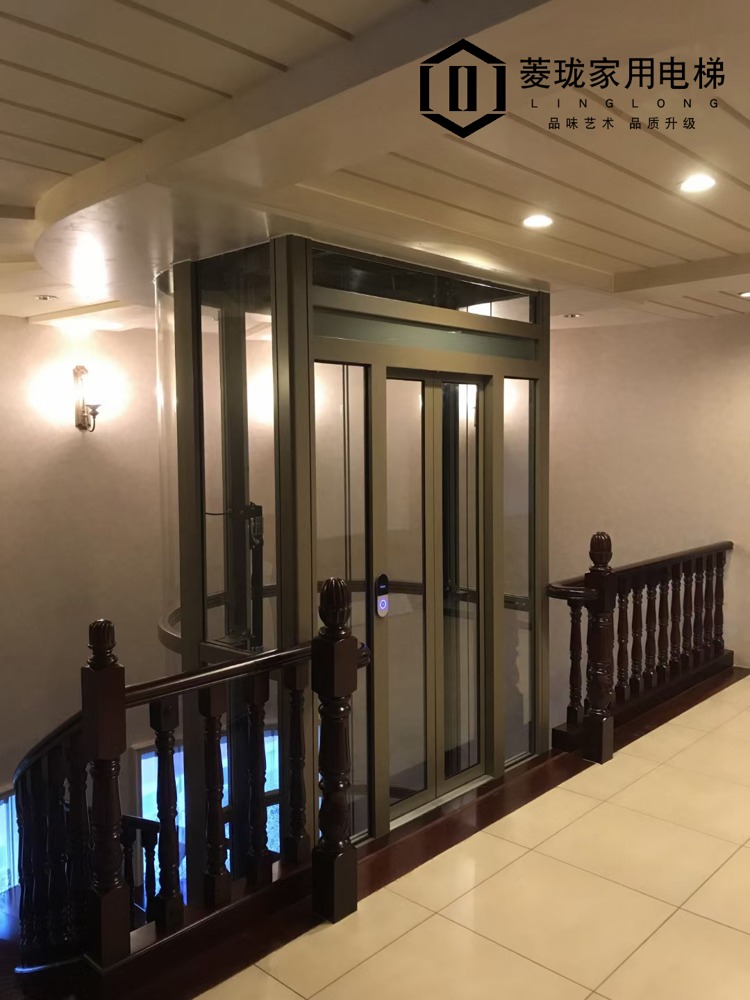 <b><font color='#FF6633'>楼梯中空位置宽度大进深小？那就选择这两种家</font></b>